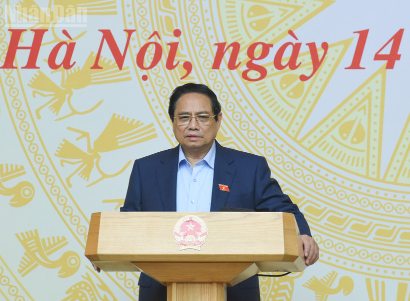 Thủ tướng Phạm Minh Chính phát biểu tại cuộc họp công tác chống buôn lậu, gian lận thương mại và hàng giả đầu năm 2025. (Ảnh: TRẦN HẢI)