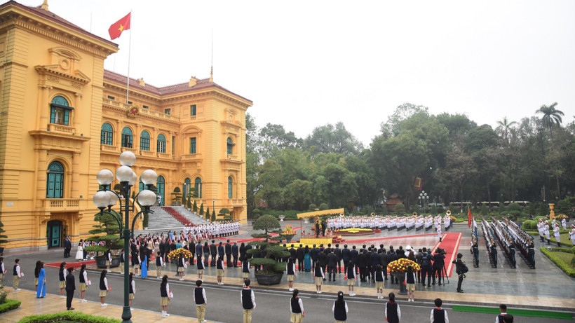 Phủ Chủ tịch, nơi Thủ tướng Phạm Minh Chính cùng phu nhân chủ trì lễ đón Thủ tướng nước Cộng hòa Singapore Lawrence Wong và phu nhân thăm chính thức Việt Nam từ ngày 25 đến 26/3. 