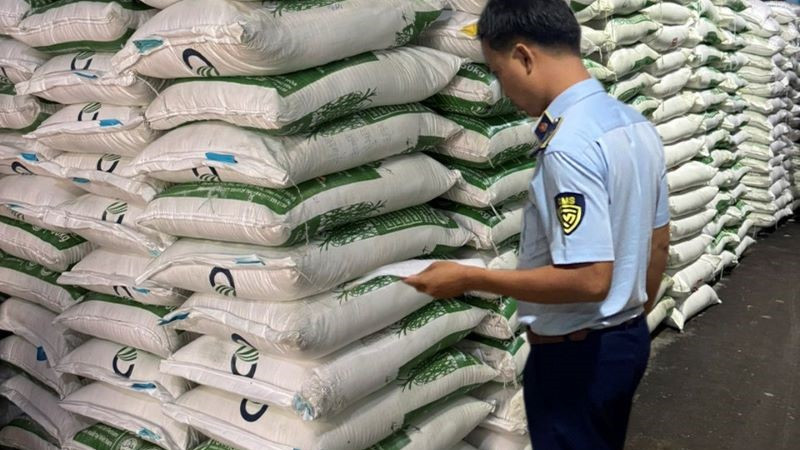 Đường cát nhập lậu bị phát hiện, thu giữ tại hiện trường. 