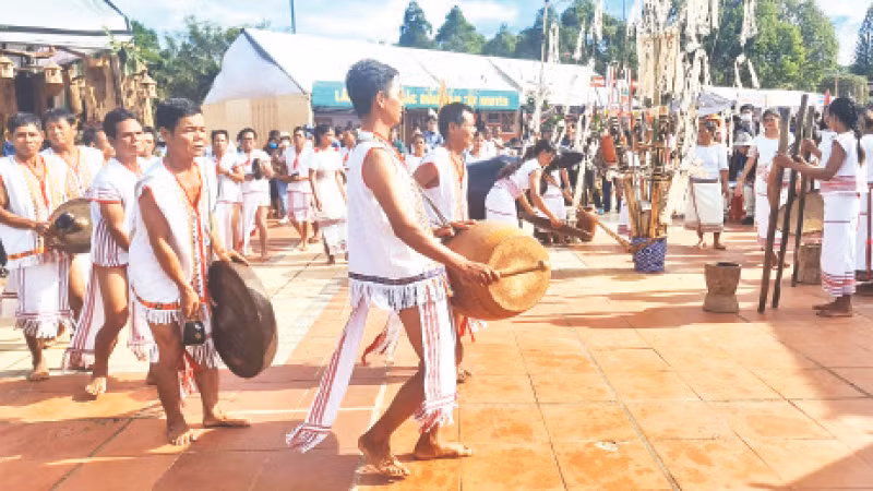 Tái hiện Lễ mở cửa kho lúa của đồng bào Rơ Măm, làng Le, xã Mô Rai, huyện Sa Thầy, tỉnh Kon Tum.