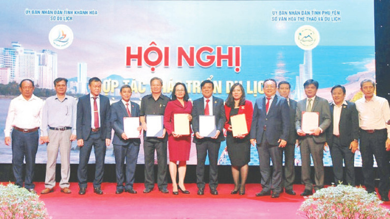 Phú Yên-Khánh Hòa hợp tác kết nối sản phẩm du lịch để hình thành tuyến du lịch liên vùng duyên hải Nam Trung Bộ.