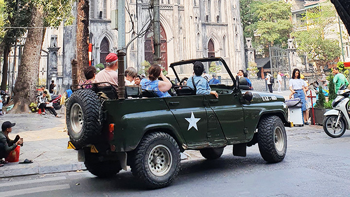 Nỗi lo xe quân sự hoán cải