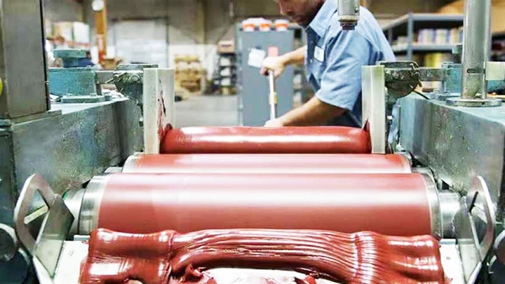 Quá trình tạo mầu sơn dầu. Ảnh: GAMBLIN COLORS