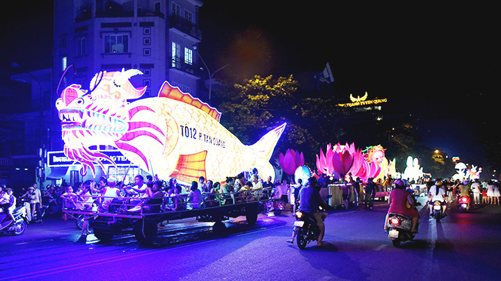 Mùa trăng rực rỡ “thành Tuyên”