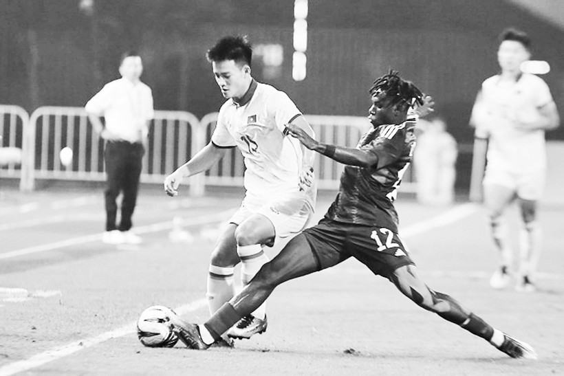 Marcus Rashford (áo trắng) đang thể hiện phong độ đáng thất vọng.