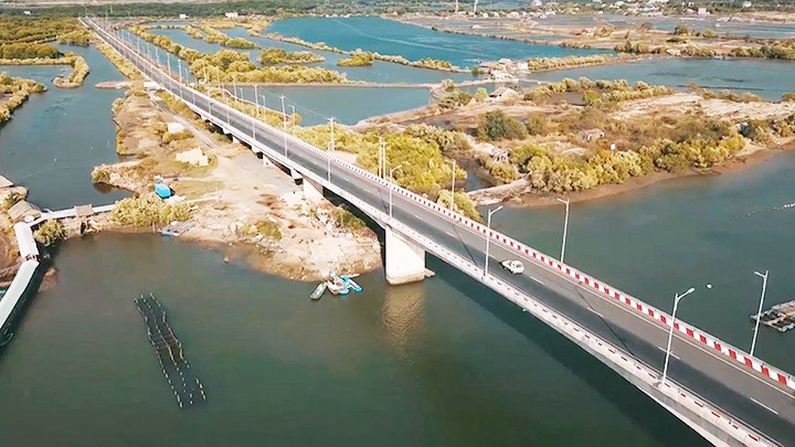 Cầu nối Gò Găng với đất liền.