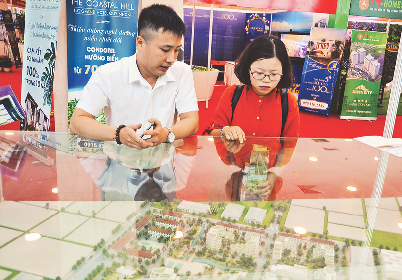 Nhiều bạn trẻ gặp khó khăn trong tìm kiếm nơi an cư. Ảnh: NGUYỄN HẢI