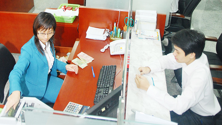 Khách hàng vay tiền phải đáp ứng đủ các tiêu chí, yêu cầu đặt ra. Ảnh: NAM NGUYỄN