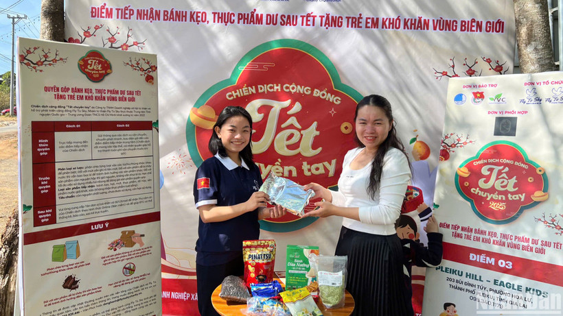 Nhằm mang yêu thương đến với các hoàn cảnh thiệt thòi, đồng thời chung tay giảm thiểu lãng phí thực phẩm, hôm nay, 2/2, tức ngày mùng 5 Tết Âm lịch, chiến dịch cộng đồng mang tên "Tết chuyền tay" đã chính thức được phát động nhằm góp bánh kẹo dư sau Tết tặng cho trẻ em khó khăn vùng biên giới.
