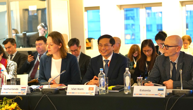 Bộ trưởng Ngoại giao Bùi Thanh Sơn dự Hội nghị Bộ trưởng Ngoại giao ASEAN-EU lần thứ 24.