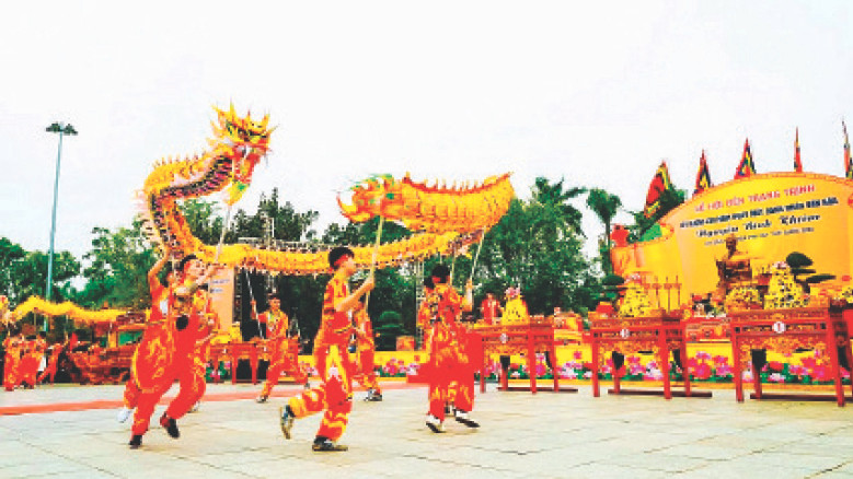 Lễ hội kỷ niệm 439 năm Ngày mất của Danh nhân văn hóa Trạng Trình Nguyễn Bỉnh Khiêm. (Ảnh KHUYNH NGHĨA)
