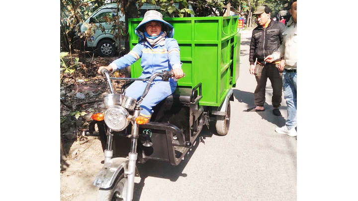 Xe 3 bánh thu gom rác thải đang được nhiều địa phương miền trung thí điểm sử dụng.