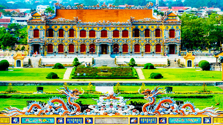 Chiêm ngưỡng điện Kiến Trung