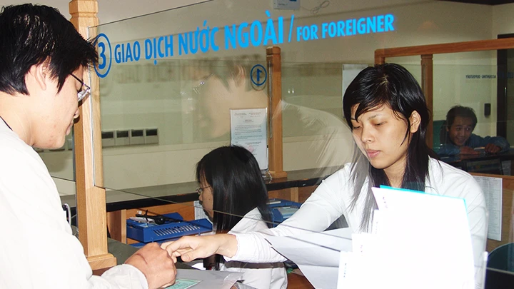 Giao dịch của nhà đầu tư nước ngoài tại công ty chứng khoán. Ảnh: ANH NAM