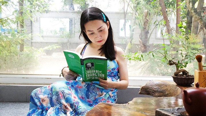 Trà My có thu nhập đủ sống bằng khả năng viết văn. Ảnh: CẨM XUÂN