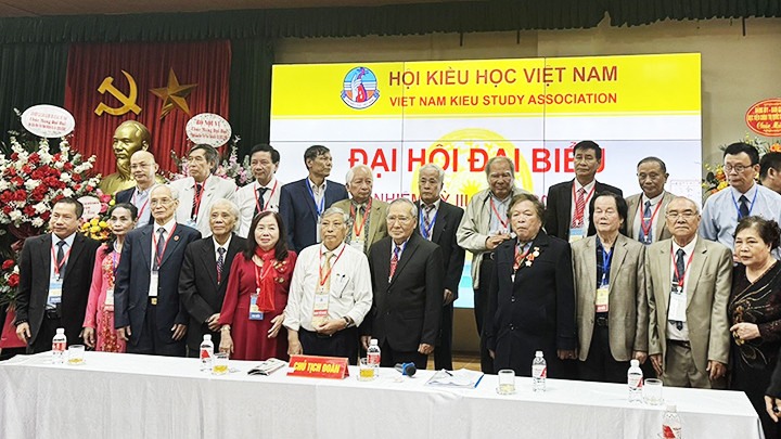 Ra mắt Ban chấp hành nhiệm kỳ mới.