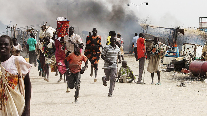 Nhiều người phải đi lánh nạn do xung đột. Ảnh: THE INDEPENDENET