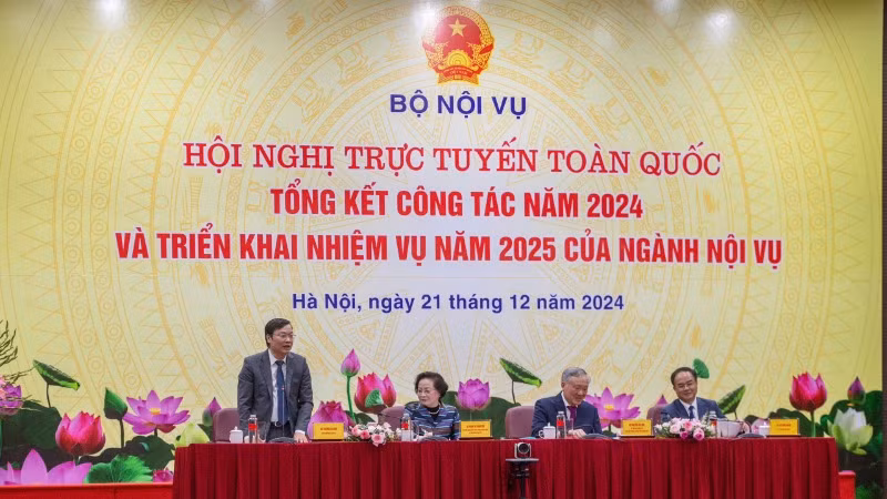 Phó Thủ tướng Thường trực Nguyễn Hòa Bình dự hội nghị.