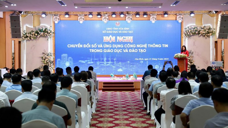 Các đại biểu dự hội nghị.