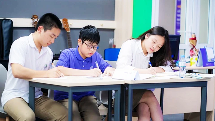 Hà Nội đề xuất mức sàn học phí năm học 2023-2024 là 300.000 đồng/tháng.