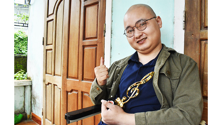 Vươn lên bằng âm nhạc