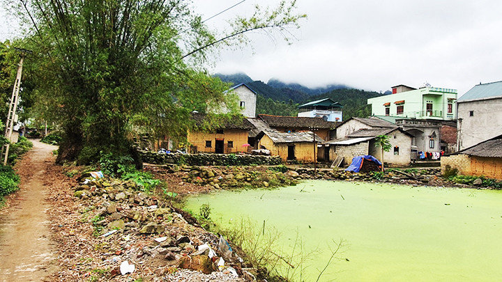 Một góc làng đá Thạch Khuyên.