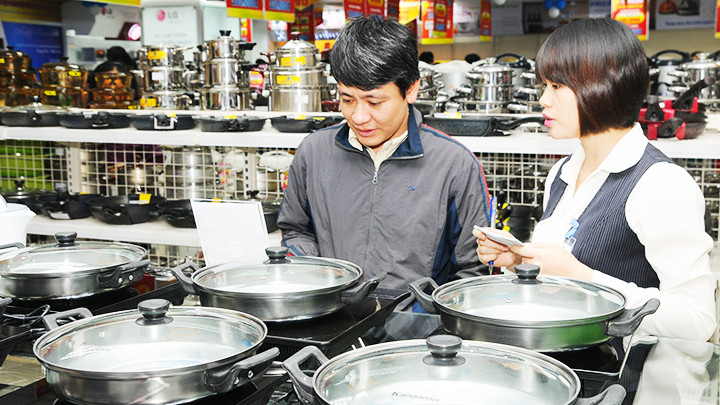 Giảm thuế giá trị gia tăng đối với các nhóm hàng hóa, dịch vụ đang áp dụng mức thuế suất 10%, trừ một số nhóm hàng hóa, dịch vụ. Ảnh: HẢI NAM