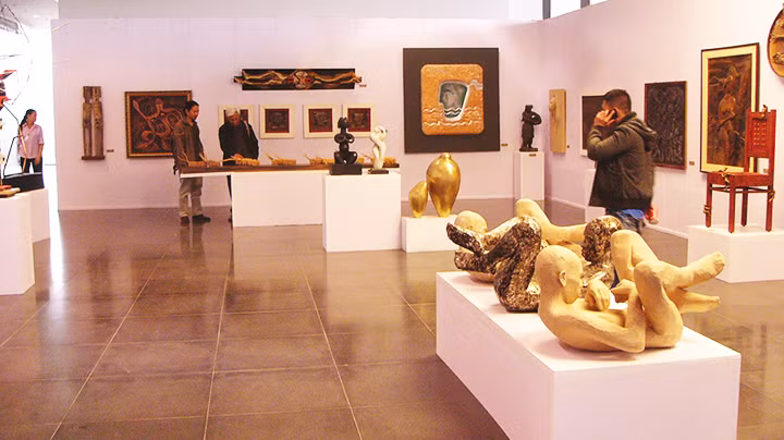 Các triển lãm điêu khắc quy mô lớn đang được kỳ vọng tổ chức chuyên nghiệp và tiếp cận được đông đảo công chúng hơn. Ảnh: QUANG HƯNG