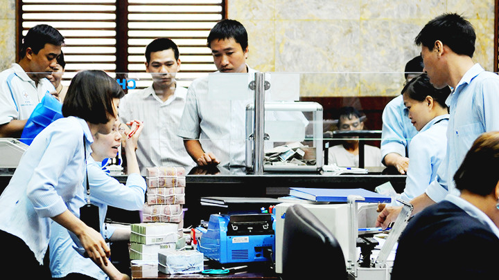 Nhiều doanh nghiệp gặp khó khăn để tiếp cận gói tín dụng hỗ trợ lãi suất. Ảnh: NAM ANH