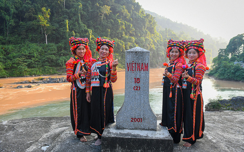 Phụ nữ dân tộc Hà Nhì. (Ảnh: TRẦN THÀNH ĐẠT)