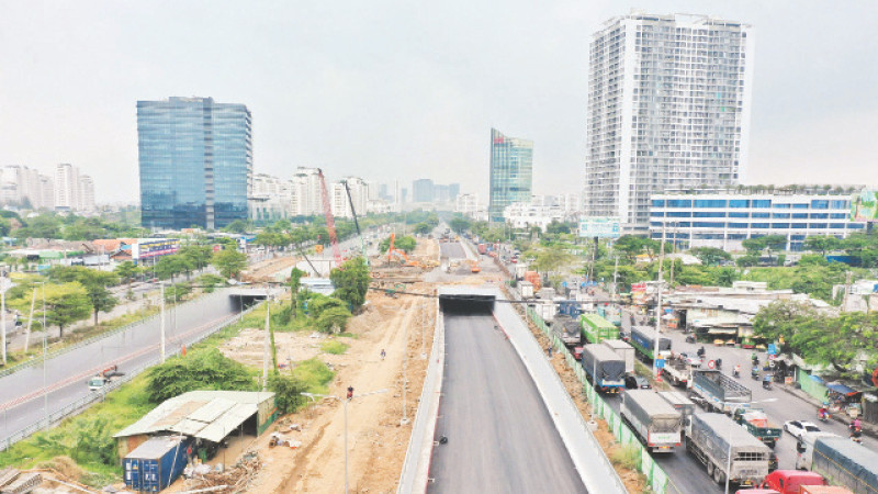 Nhánh hầm chui HC1 (hướng từ huyện Bình Chánh đi Quận 7) của dự án nút giao Nguyễn Văn Linh - Nguyễn Hữu Thọ sẽ được đưa vào sử dụng vào cuối tháng 12.