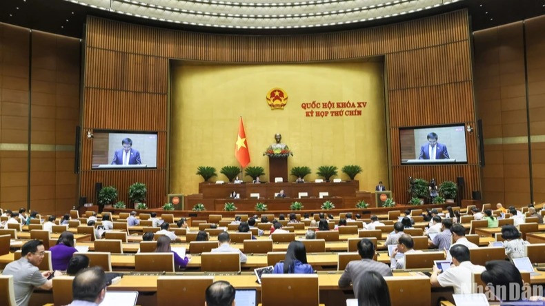 Bộ trưởng Tài chính Nguyễn Văn Thắng phát biểu giải trình, làm rõ một số vấn đề đại biểu Quốc hội nêu. (Ảnh BÙI GIANG)