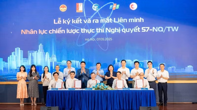 Ngày 7/5/2025, tại Hà Nội, Liên minh đào tạo nhằm xây dựng lực lượng nhân sự chiến lược cho việc triển khai Nghị quyết số 57-NQ/TW của Bộ Chính trị chính thức được thành lập. (Ảnh: BTC)