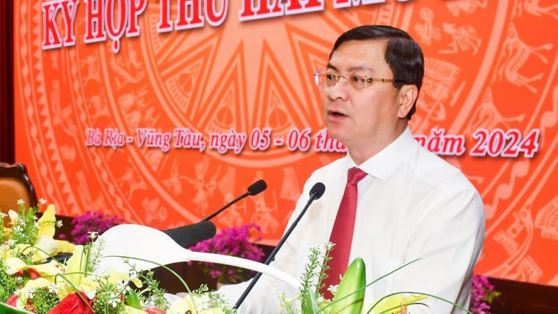 Đồng chí Nguyễn Công Vinh, Phó Chủ tịch Ủy ban nhân dân tỉnh phát biểu tại kỳ họp.