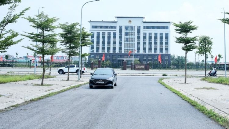 Trung tâm hành chính huyện Lạng Giang tại thị trấn Vôi được xây dựng khang trang.