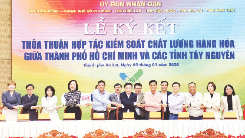 Đại diện ngành nông nghiệp các tỉnh Tây Nguyên ký kết thỏa thuận hợp tác kiểm soát chất lượng hàng hóa với các đơn vị phân phối Thành phố Hồ Chí Minh.