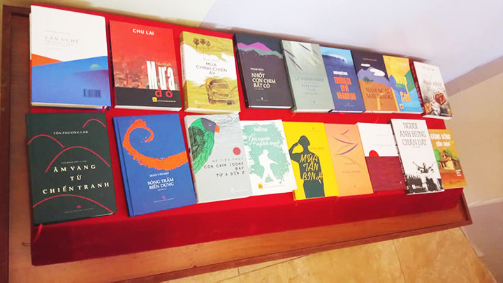 Tôn vinh đóng góp của thơ ca chiến tranh