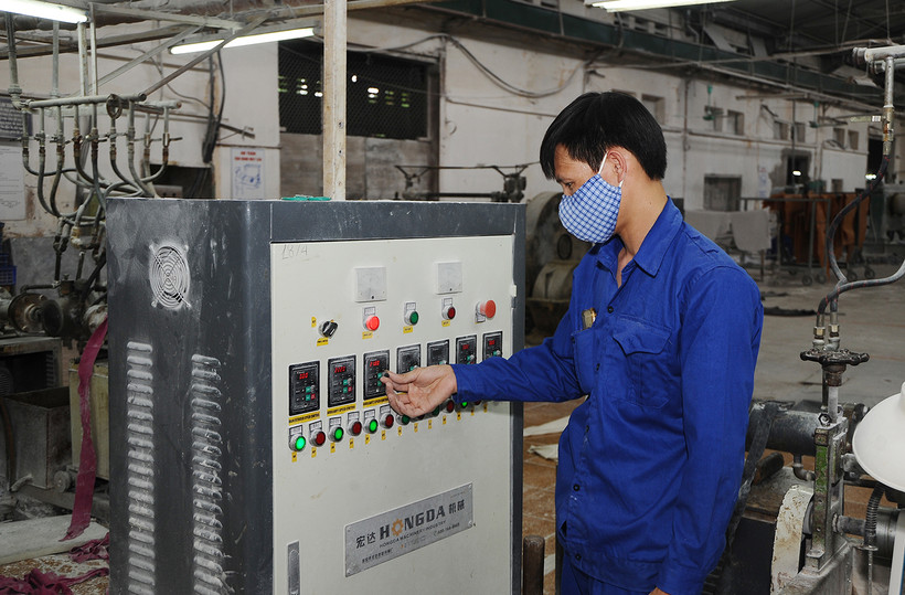 Các doanh nghiệp đang cần tiếp cận nguồn vốn để phát triển sản xuất. Ảnh: NGUYỆT ANH