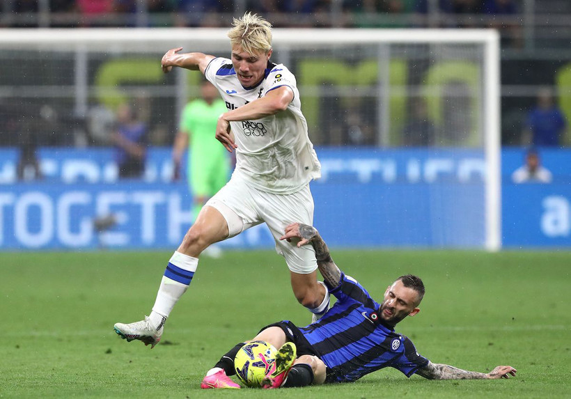 Rasmus Hojlund về Man United với bản hợp đồng trị giá hơn 70 triệu euro.