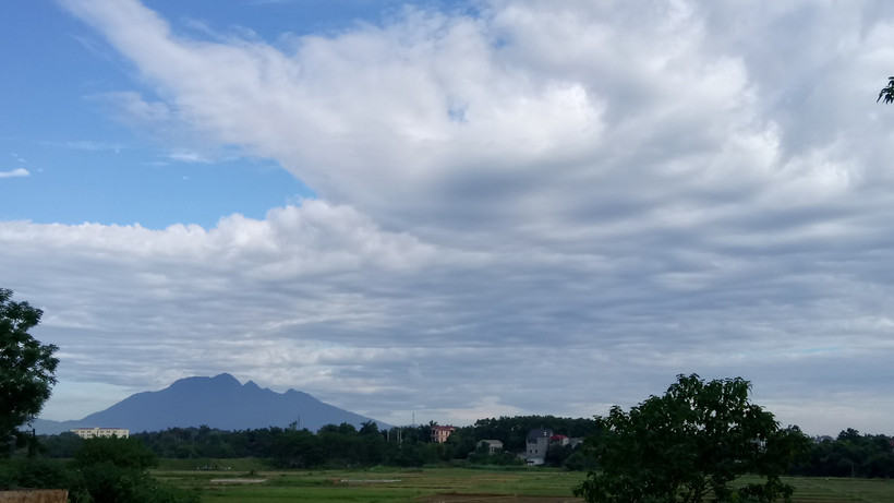 Núi Ba Vì - Biểu tượng văn hóa lớn của xứ Đoài và cả vùng châu thổ sông Hồng.