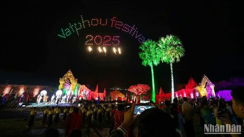 Màn trình diễn drone đặc sắc tại lễ khai mạc. (Ảnh: HẢI TIẾN)