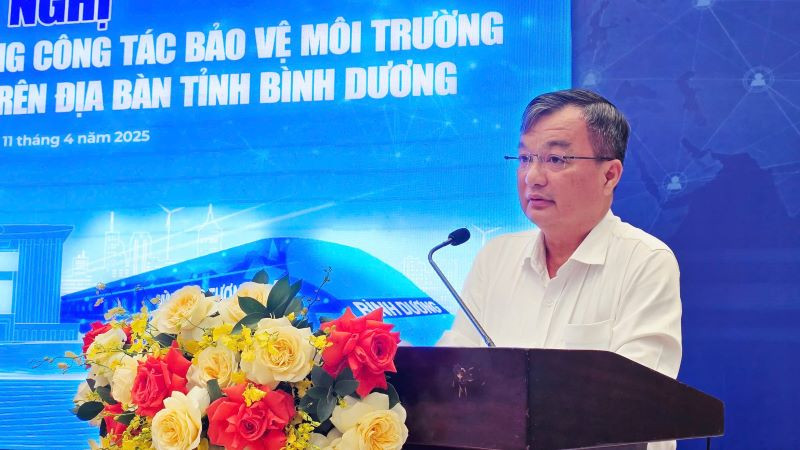 Phó Chủ tịch Ủy ban nhân dân tỉnh Bình Dương Bùi Minh Trí phát biểu ý kiến tại hội nghị ký kết. 