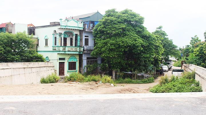 Sáu hộ dân chưa được di dời ở khu vực cầu Chiếc mới.