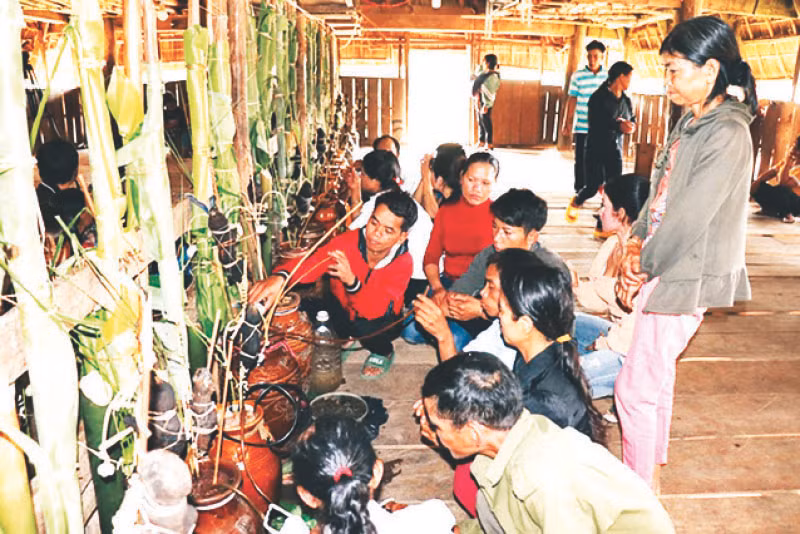 Đồng bào dân tộc thiểu số Ba Na nhánh Jơ Lâng chung vui tại lễ Ét Đông.