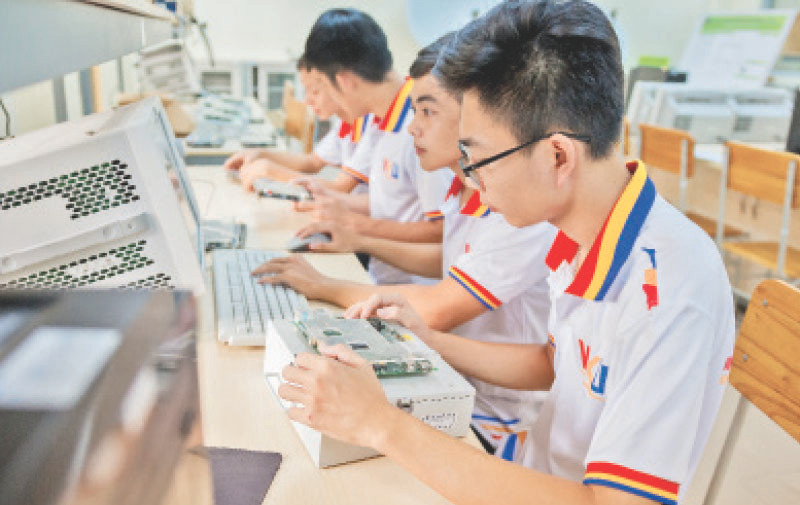 Đào tạo sinh viên ngành công nghệ thông tin tại Trường đại học Công nghệ thông tin và Truyền thông Việt Hàn, Đại học Đà Nẵng.