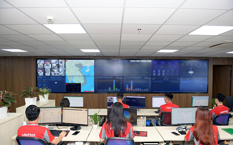 Bộ phận vận hành hệ thống NOC của Viettel Post.