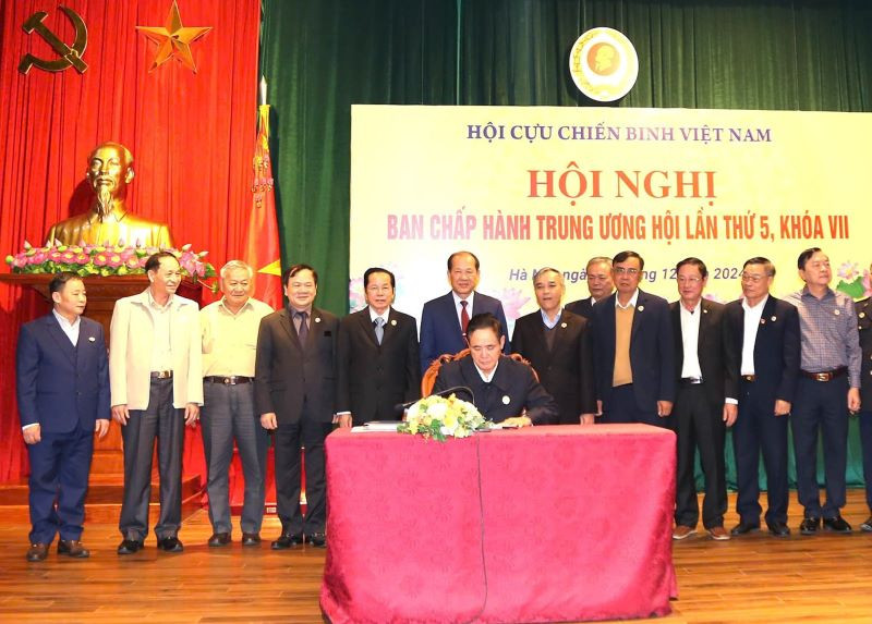 Ký kết giao ước thi đua năm 2025 giữa các cơ quan, đơn vị trực thuộc Hội Cựu Chiến binh Việt Nam.