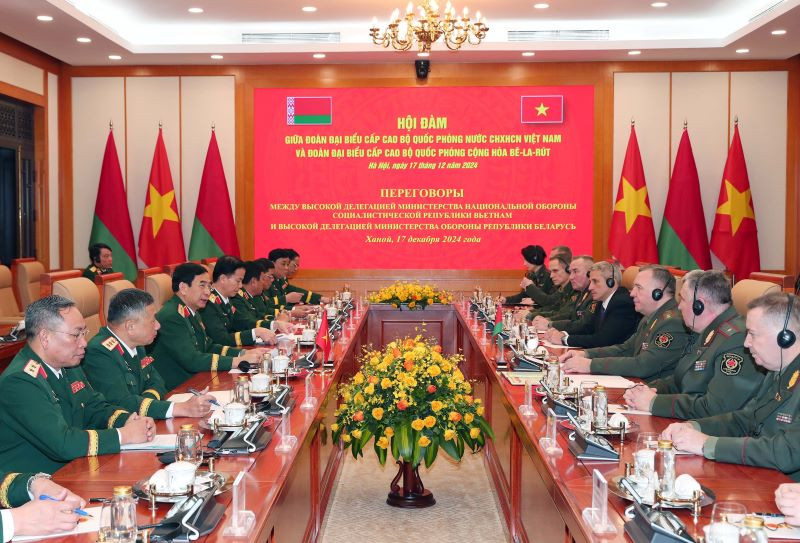 Đoàn đại biểu cấp cao Bộ Quốc phòng Việt Nam và Đoàn đại biểu cấp cao Bộ Quốc phòng Cộng hòa Belarus tiến hành Hội đàm.