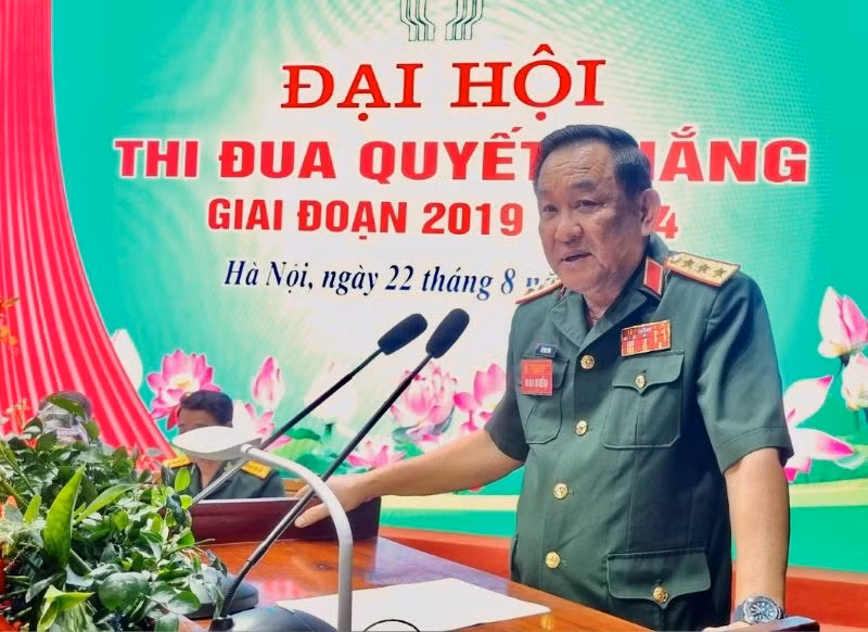 Thượng tướng Võ Minh Lương, Ủy viên Trung ương Đảng, Ủy viên Thường vụ Quân ủy Trung ương, Thứ trưởng Quốc phòng phát biểu ý kiến tại Đại hội.