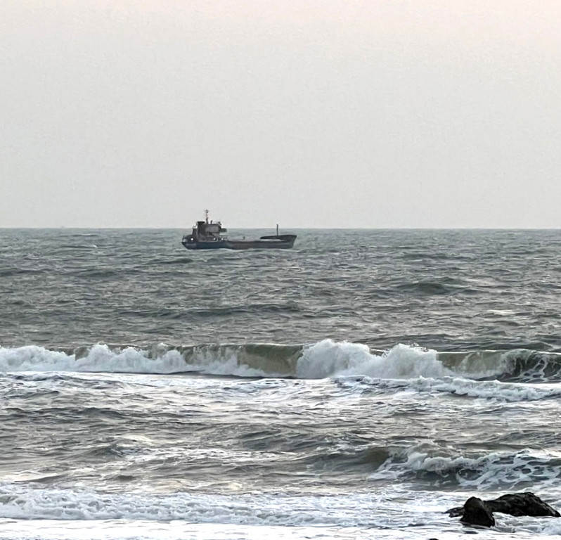 Tàu Xuyên Á 126 bị nạn neo tại vị trí cách bờ biển Kê Gà, huyện Hàm Thuận Nam, Bình Thuận gần 1.000 m.